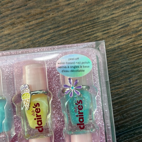 Claire’s peel-off nail polish with rings - Picture 4 of 8